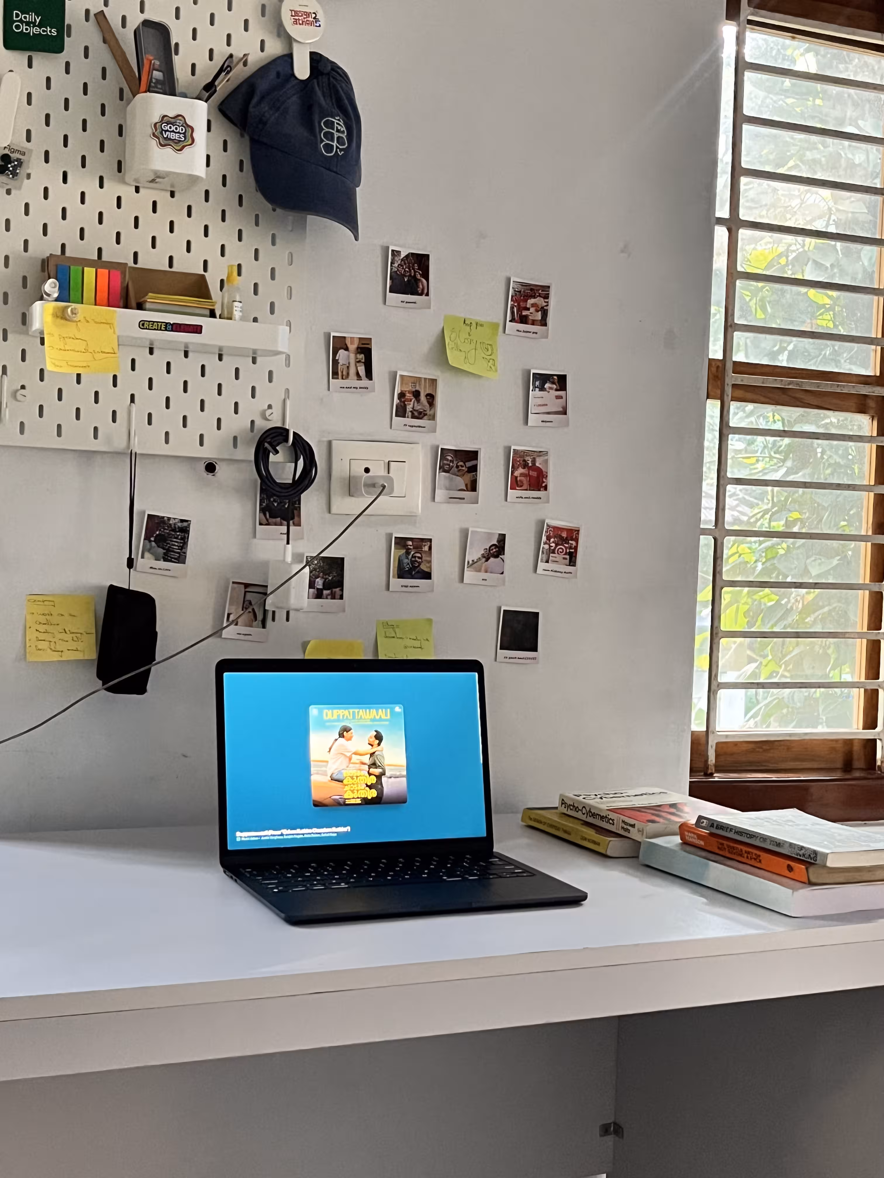 Jo's workstation — photo two of three on the loading screen